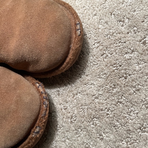 Kids Midi Carmel Ugg Boots (size 4) - Picture 5 of 5